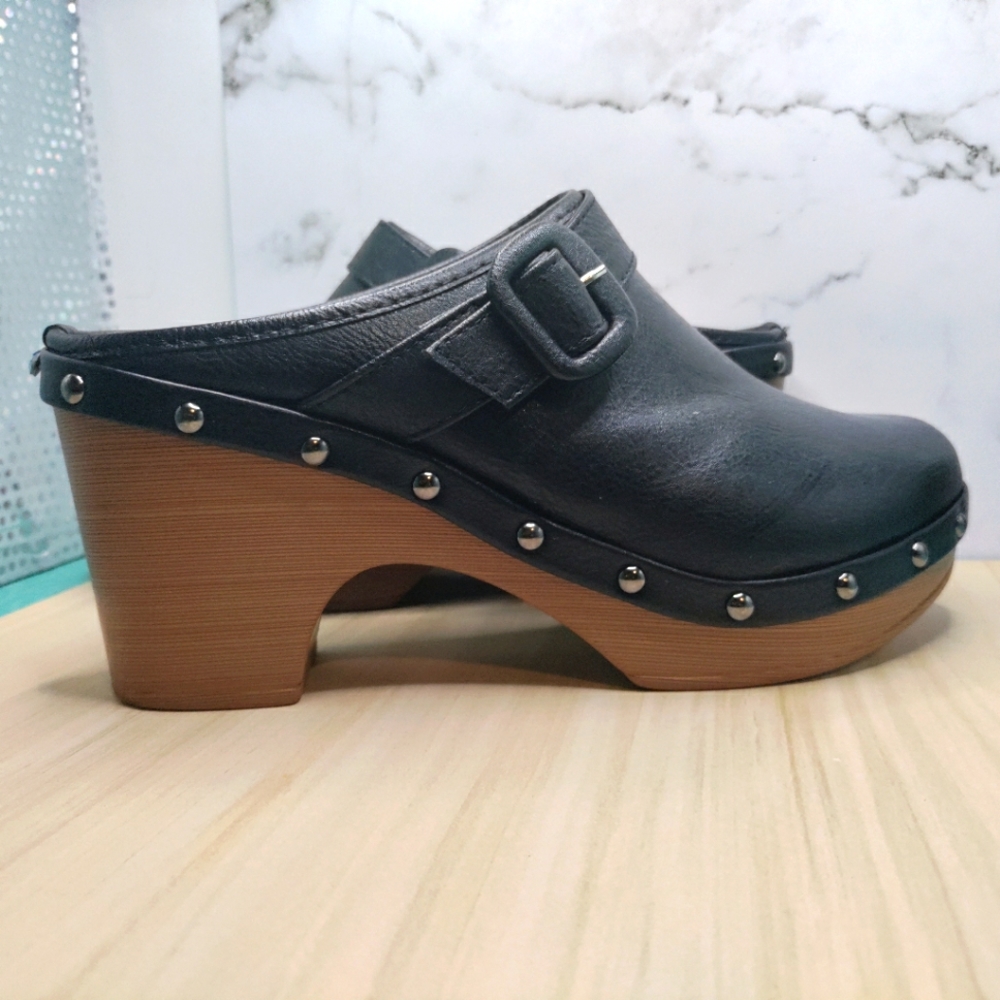 stacked heel Clogs